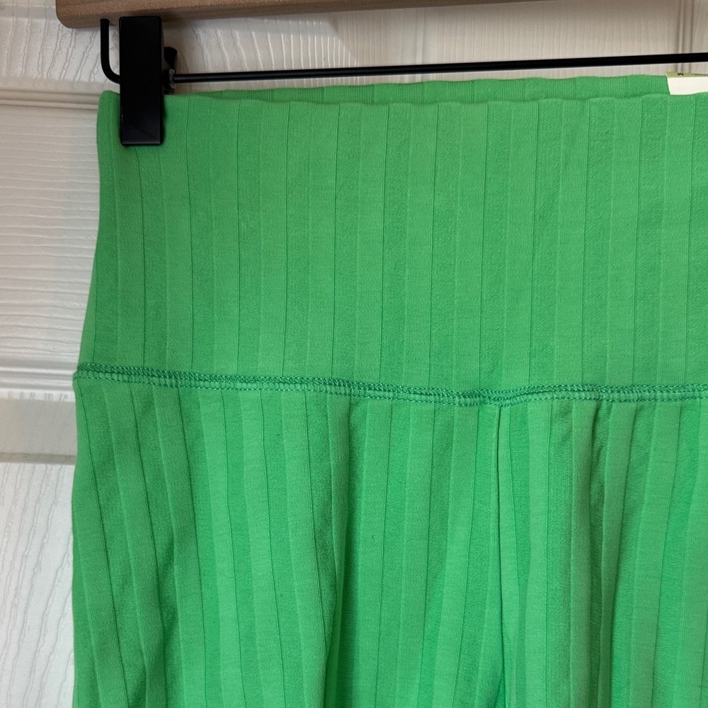 Aerie Lime Green Ribbed Bike Shorts - Picture 4 of 9